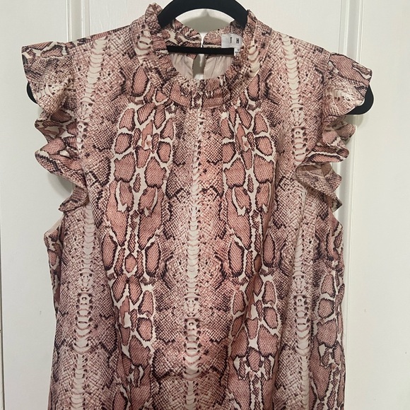 THML like new rose pink flutter sleeve ruffle bottom knee length snake dress L - Picture 2 of 6